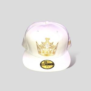 Pre-owned NHL White and gold crown hat